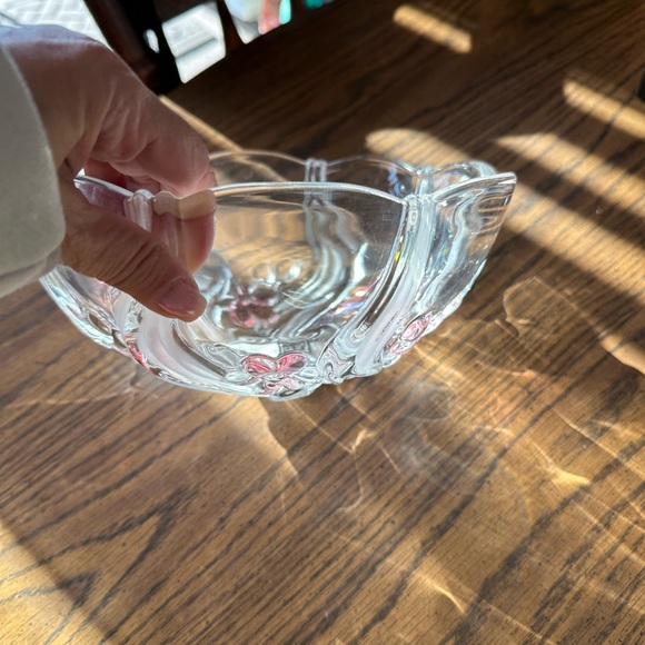 Mikasa  bowl with pink colored flowers - Picture 5 of 6